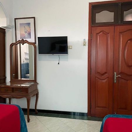 Hotel Reddoorz Syariah @ Karang Pilang à Karangpilang Extérieur photo