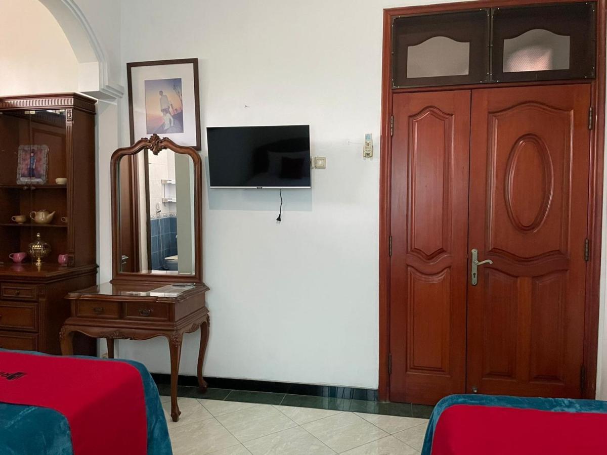 Hotel Reddoorz Syariah @ Karang Pilang à Karangpilang Extérieur photo