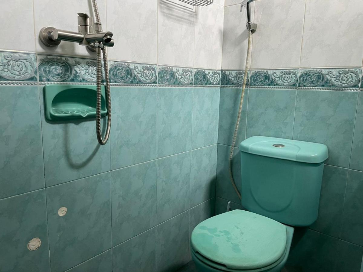 Hotel Reddoorz Syariah @ Karang Pilang à Karangpilang Extérieur photo