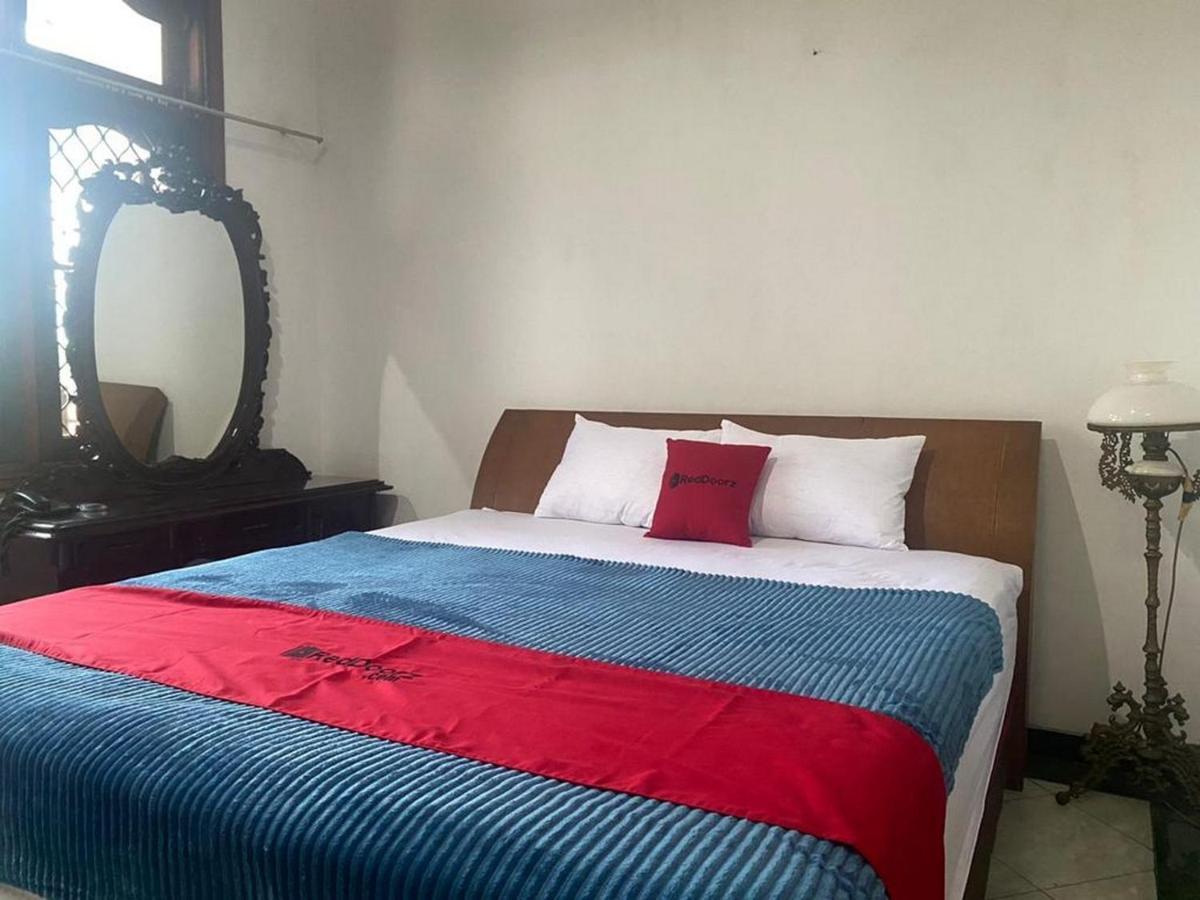 Hotel Reddoorz Syariah @ Karang Pilang à Karangpilang Extérieur photo