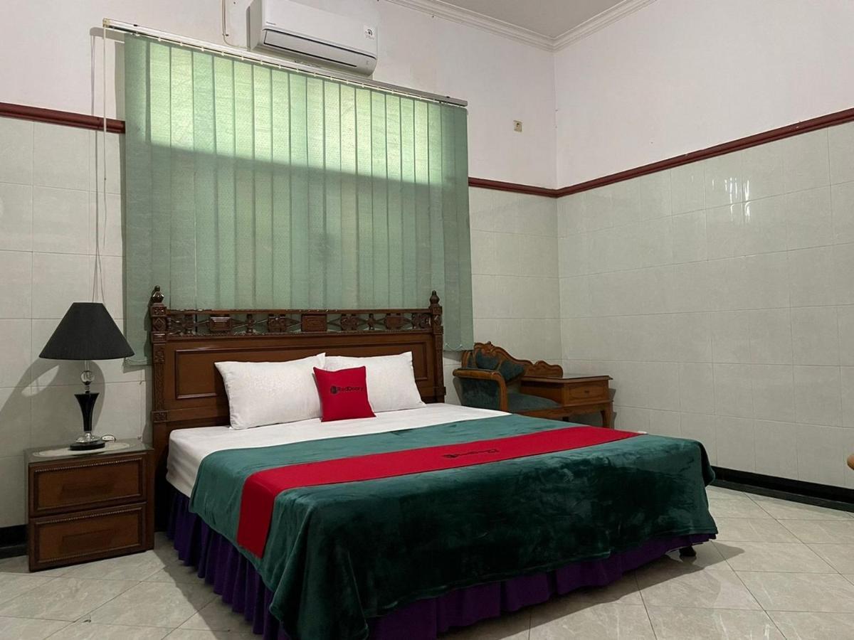 Hotel Reddoorz Syariah @ Karang Pilang à Karangpilang Extérieur photo