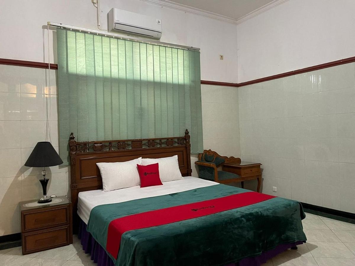 Hotel Reddoorz Syariah @ Karang Pilang à Karangpilang Extérieur photo