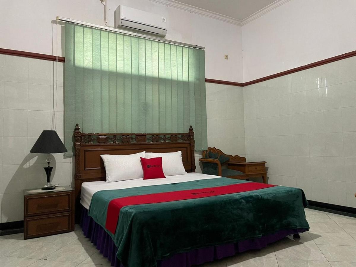 Hotel Reddoorz Syariah @ Karang Pilang à Karangpilang Extérieur photo