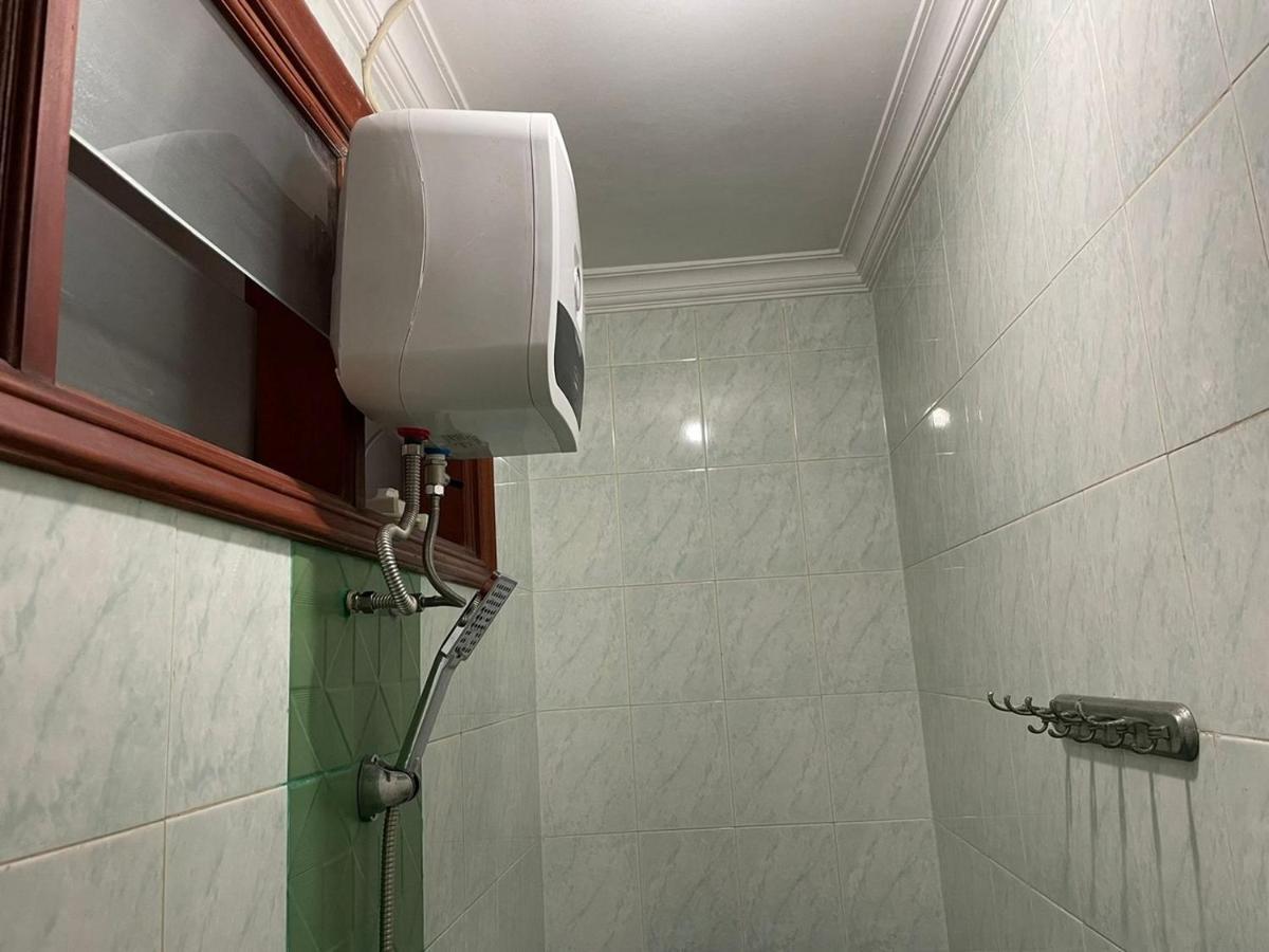 Hotel Reddoorz Syariah @ Karang Pilang à Karangpilang Extérieur photo