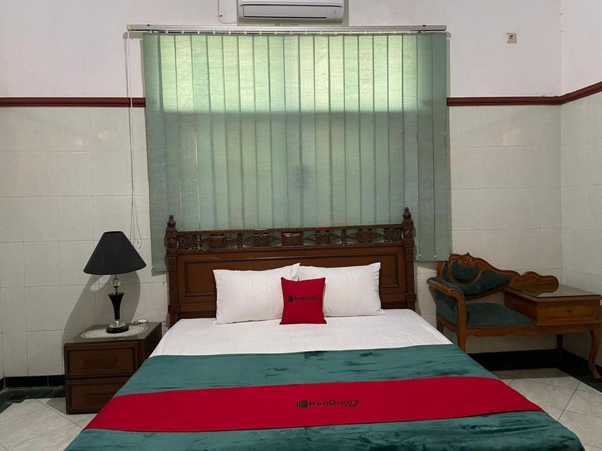Hotel Reddoorz Syariah @ Karang Pilang à Karangpilang Extérieur photo
