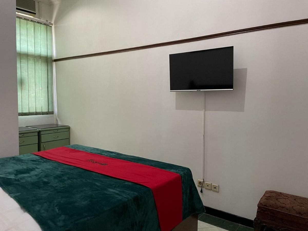 Hotel Reddoorz Syariah @ Karang Pilang à Karangpilang Extérieur photo
